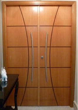 PORTA FRISADA DUPLA ABRIR